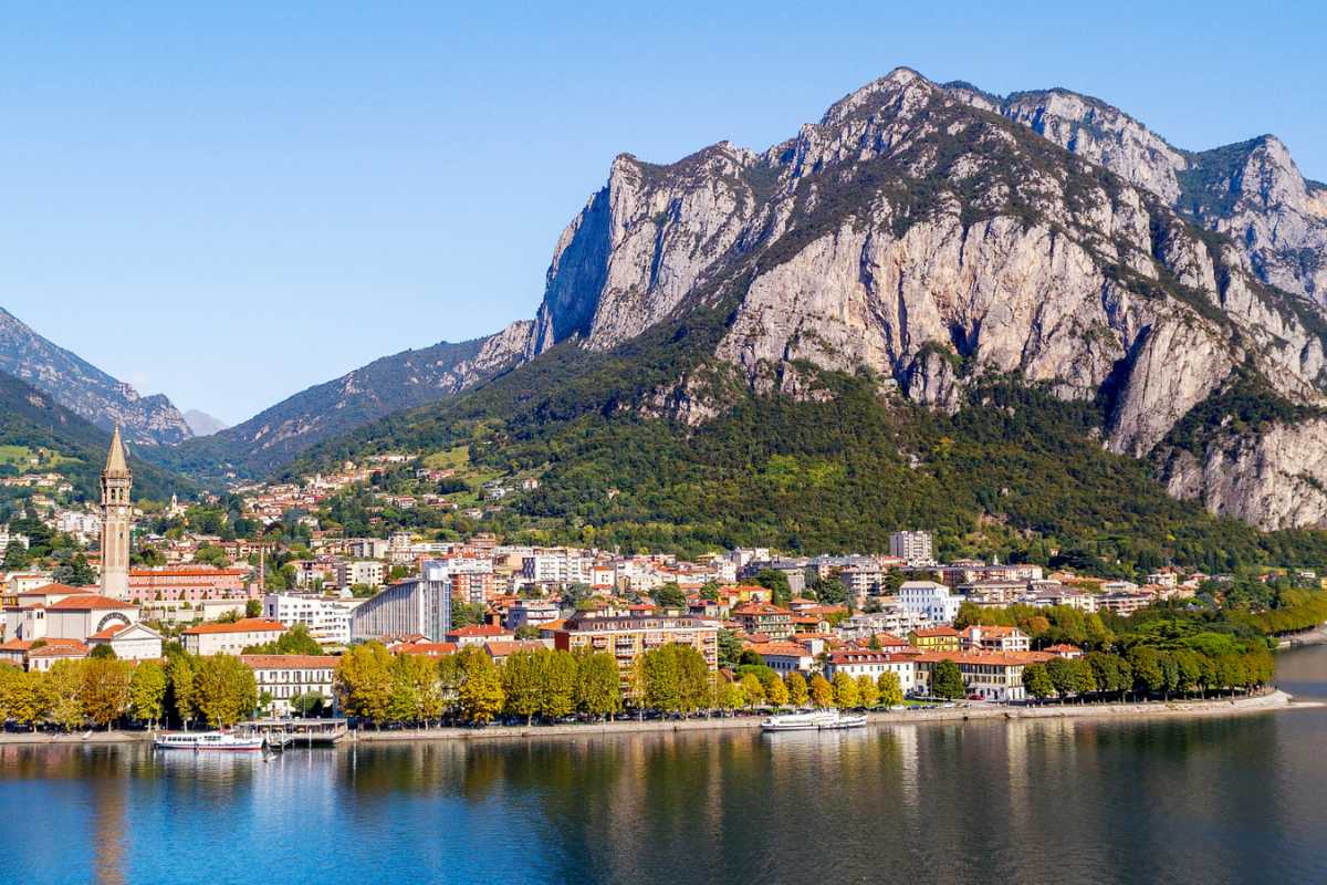 Vista panoramica del Lago di Como e del Resegone a Lecco