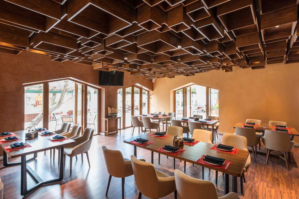 Ristorante con vista su fiume Adda, atmosfera romantica a Lodi