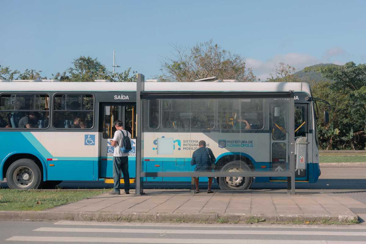 Un autobus FlixBus in partenza da Milano